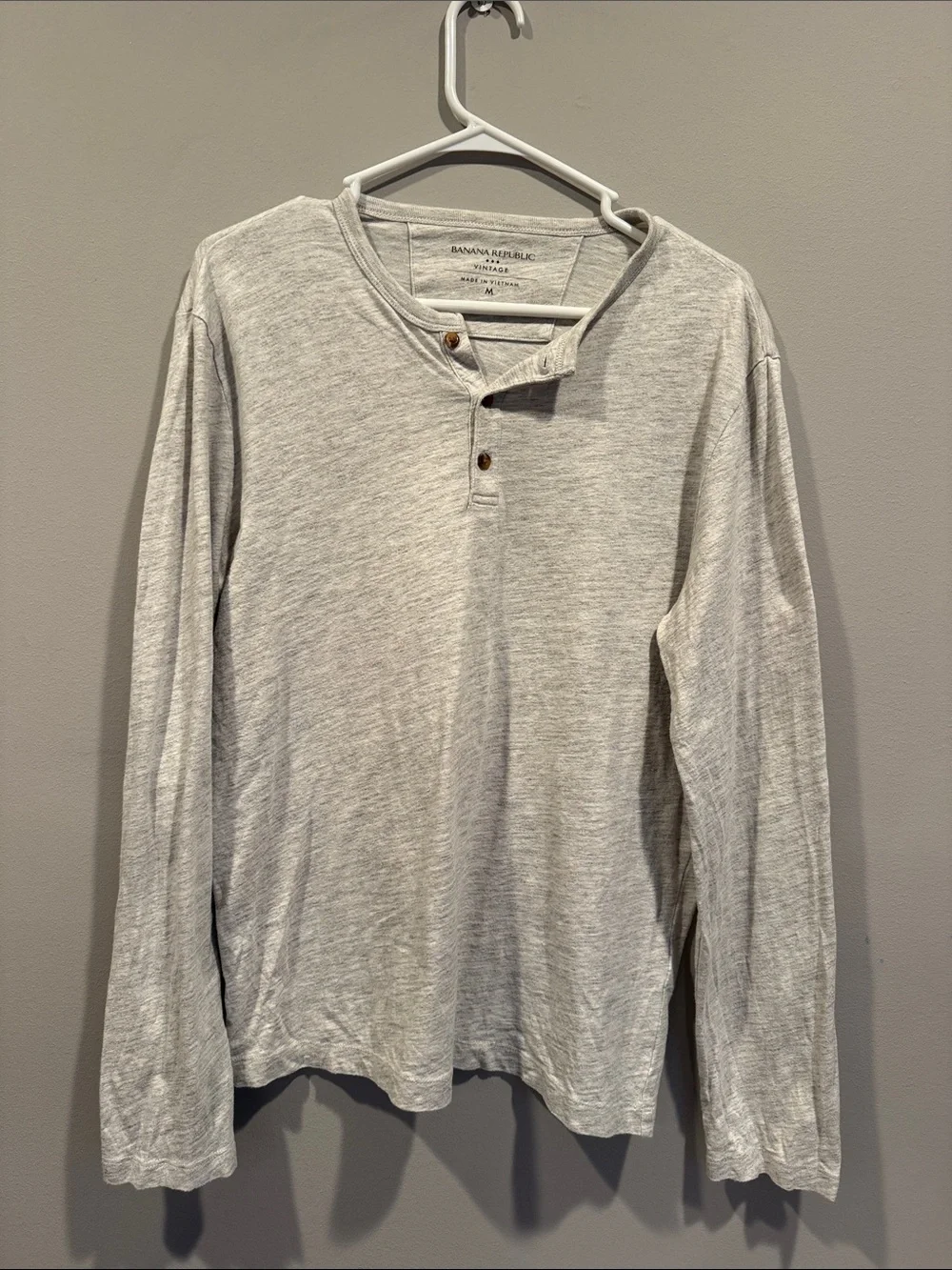 Banana Republic Heather Light Gray Long-Sleeve Henley